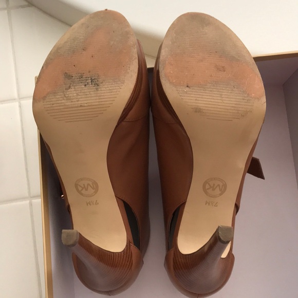 Heels - Picture 4 of 4